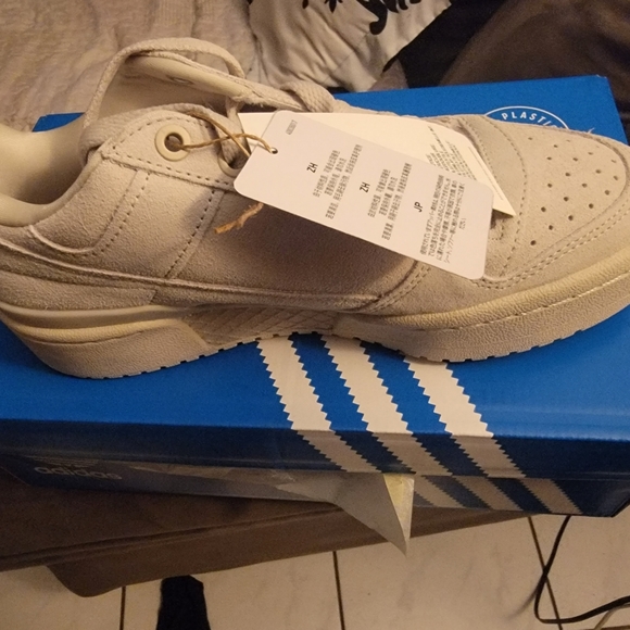 Adidas - Picture 4 of 6